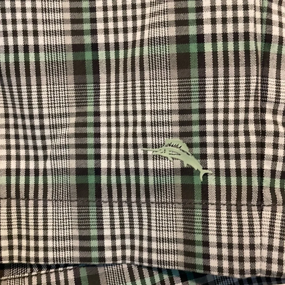 Tommy Bahama men’s golf shorts size 32. Gray‎ and green plaid.